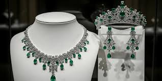 Emerald Elegance Jewelry Set